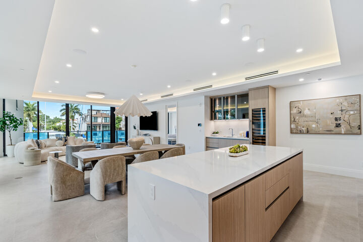 Property Photo: 87 Isle Of Venice Drive 302S FL 33301