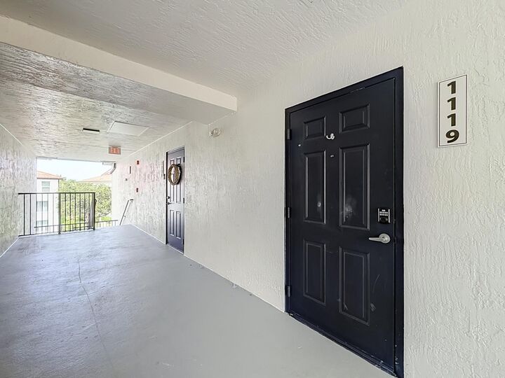 Property Photo: 1119 Villa Circle 1119 FL 33435