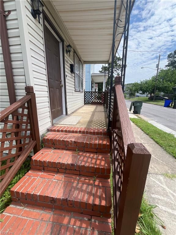 Property Photo:  1719 Oakfield Ave  VA 23523 