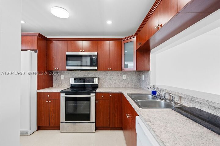 Property Photo:  10288 NW 9th St Cir 501  FL 33172 