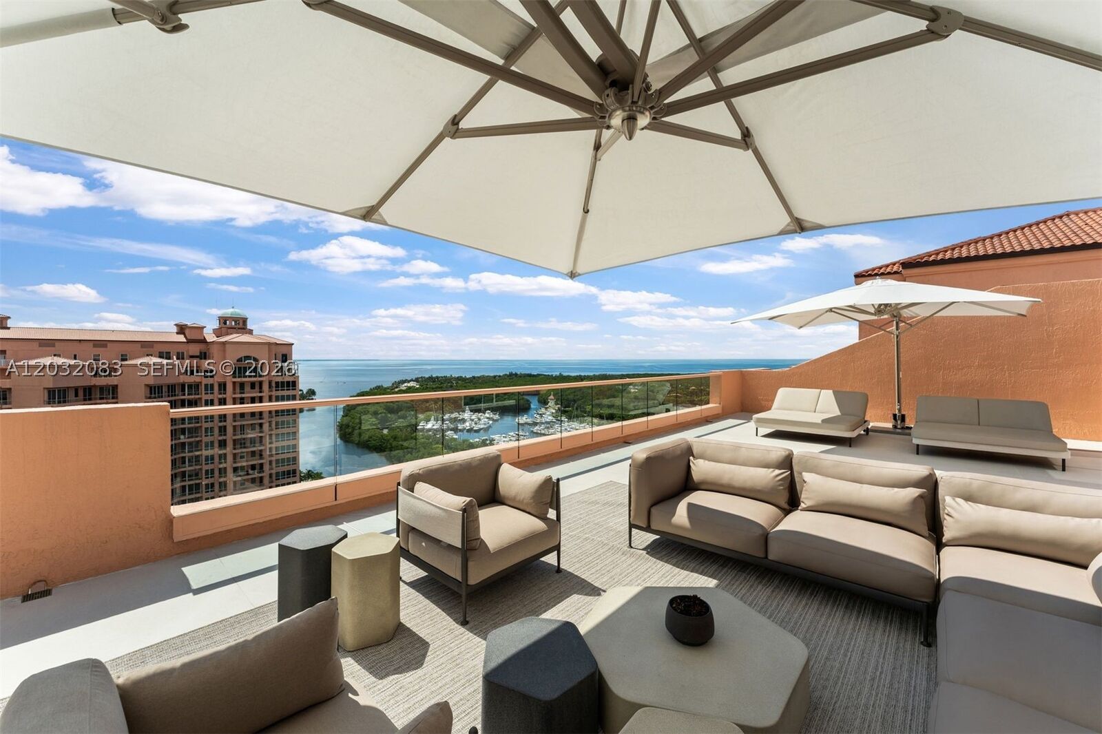 Property Photo: 60 Edgewater Dr Ts-D FL 33133