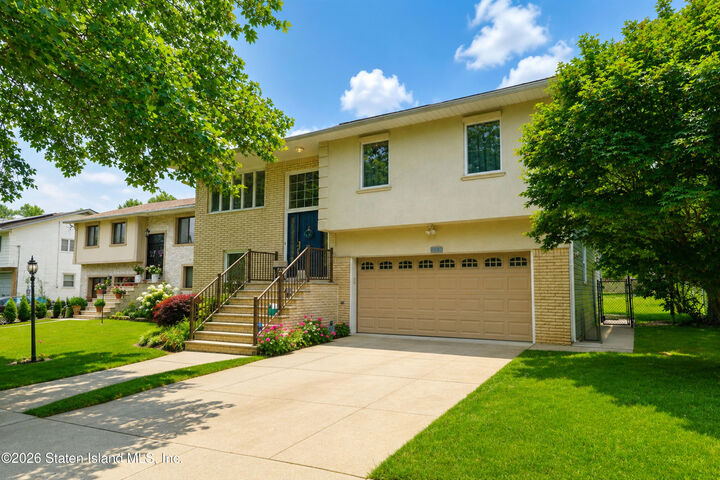 Property Photo:  14 Ridge Avenue  NY 10304 
