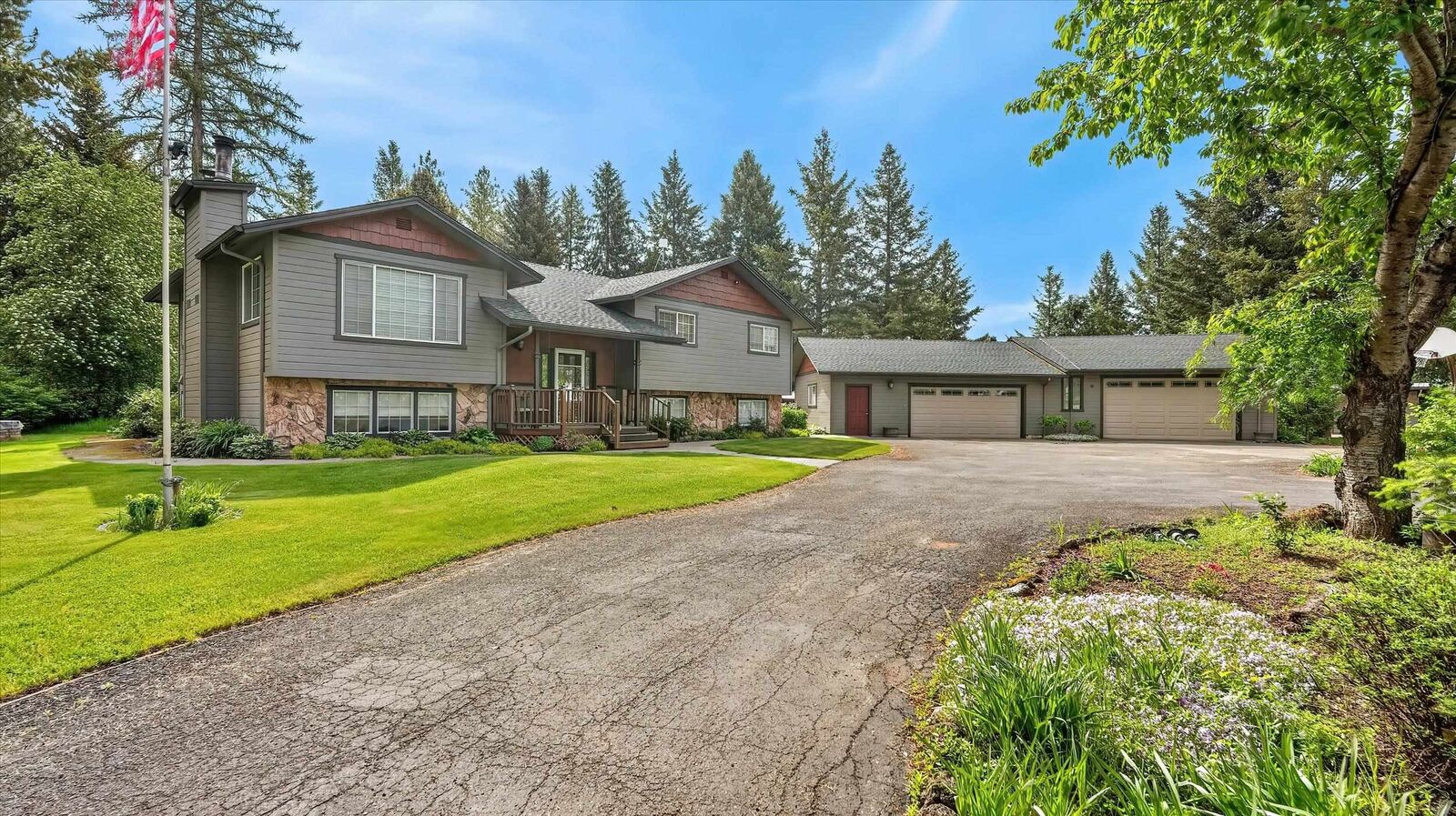 Property Photo:  37016 N Prescott Rd  WA 99006 