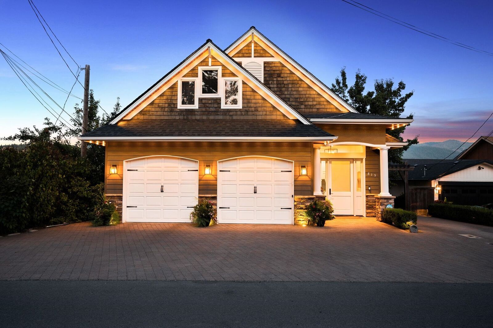 Property Photo:  819 S Liberty Dr  WA 99019 