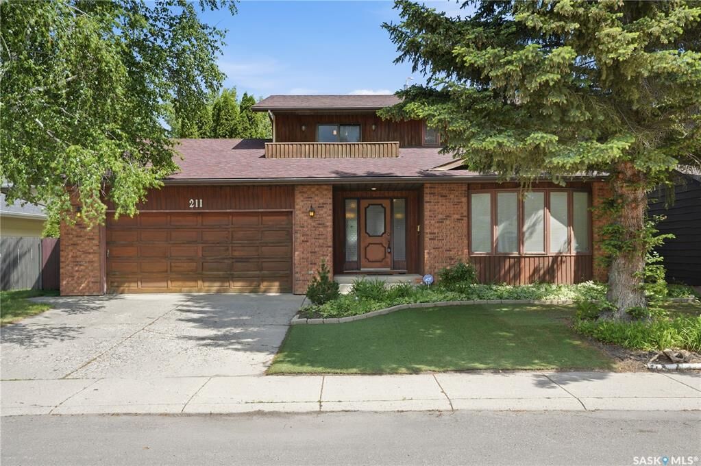 Property Photo:  211 Keeley Crescent  SK S7J 4B9 