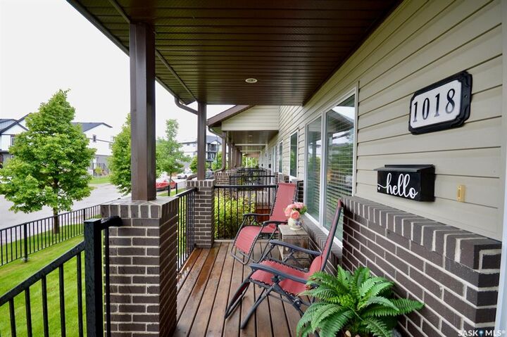 Property Photo:  1018 Willowgrove Crescent  SK S7W 0H7 
