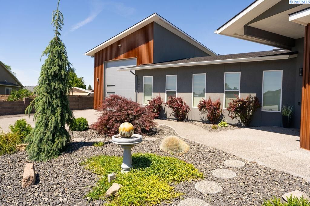 Property Photo:  6509 Pearl Court  WA 99301 