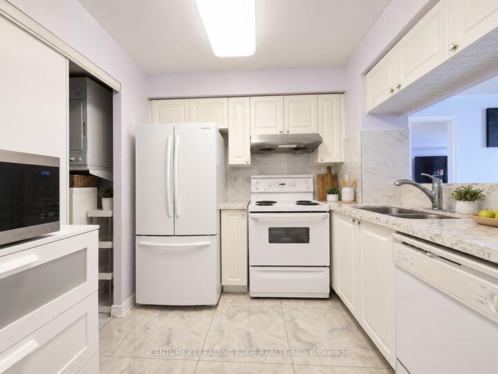 Property Photo:  68 Corporate Drive 2721  ON M1H 3H3 
