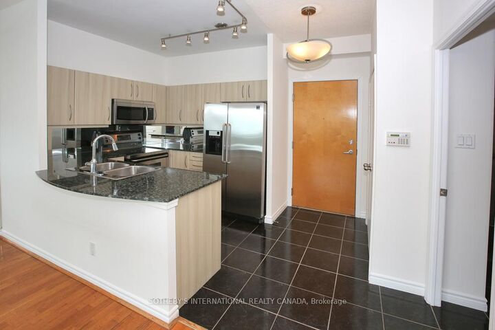Property Photo: 600 Queens Quay N/A W Sph22 ON M5V 3M3