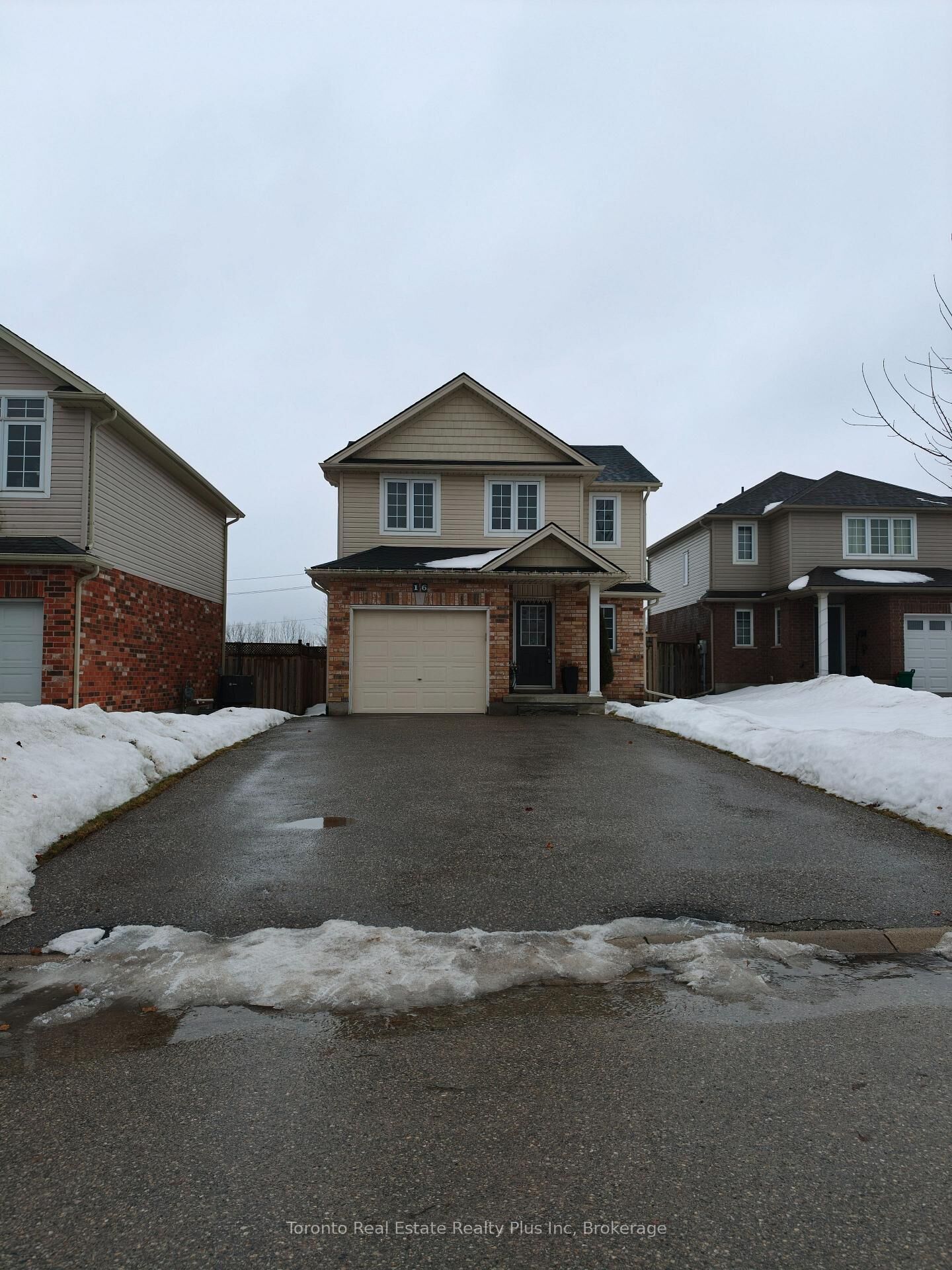 Property Photo:  16 Talon Drive  ON N4V 0A5 