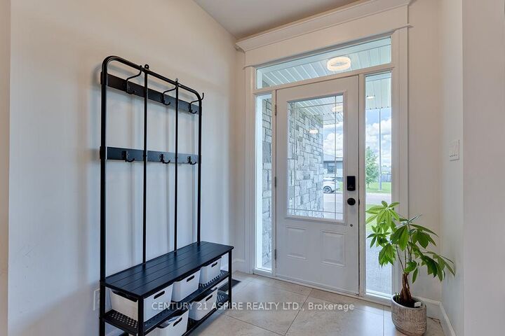 Property Photo:  5 Drew Street  ON K8H 0G7 