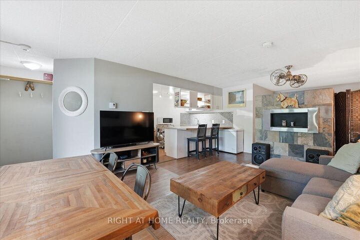 Property Photo: 1102 Horseshoe Valley Road W 108 ON L4M 4Y8
