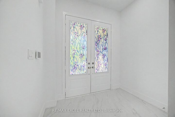 Property Photo: 132 Elyse Court ON L4G 2C9