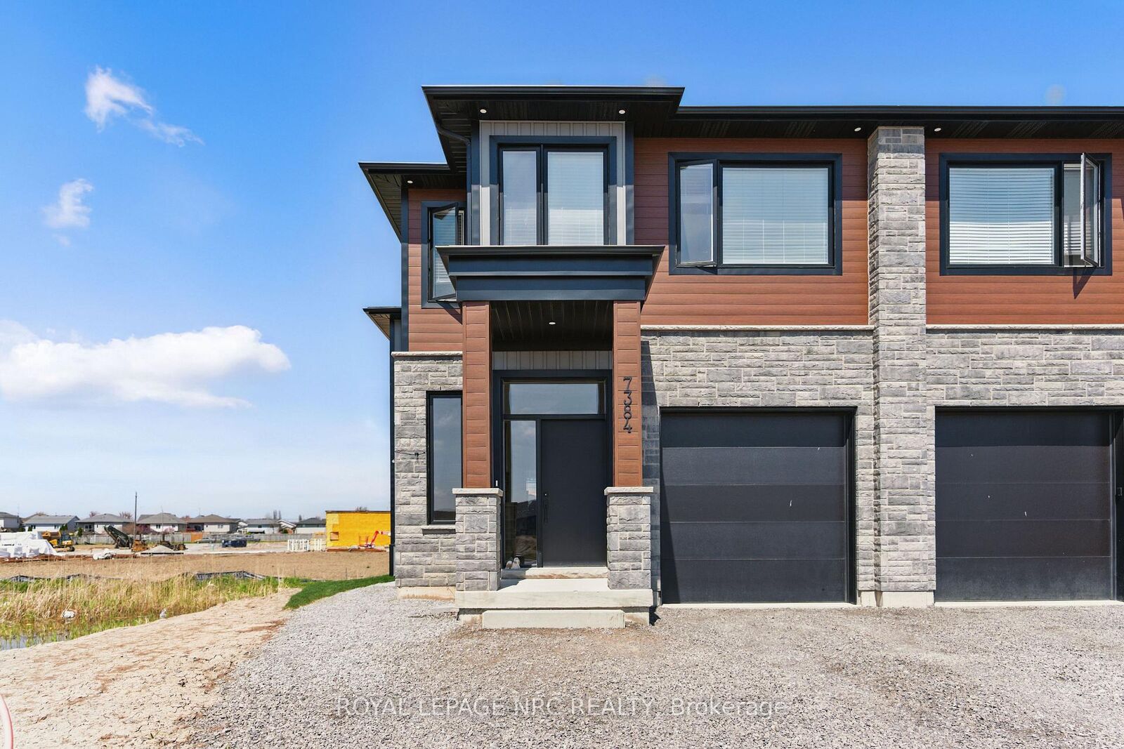 Property Photo: 7384 Splendour Drive ON L2H 3V8