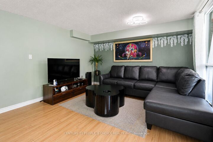 Property Photo: 1580 Mississauga Valley Boulevard 207 ON L5A 3T8