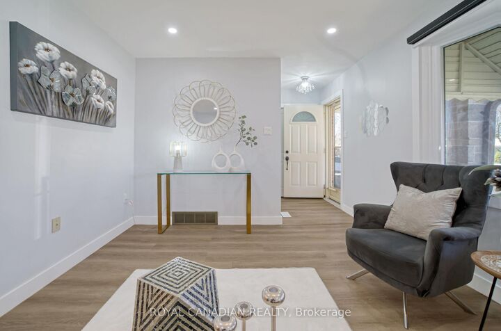 Property Photo:  60 Lysanda Avenue  ON N5Z 4L3 