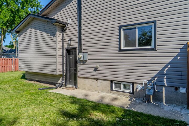 Property Photo:  1721 S Cameron Blvd Boulevard  ON N9B 3C9 