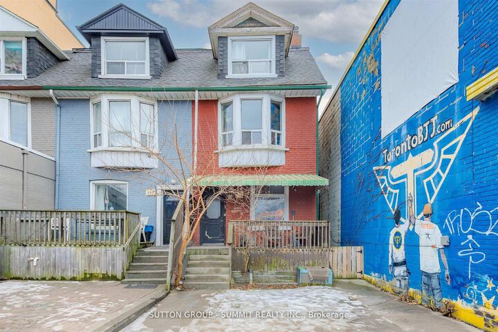 Property Photo: 811 Bloor Street W ON M6G 1L8