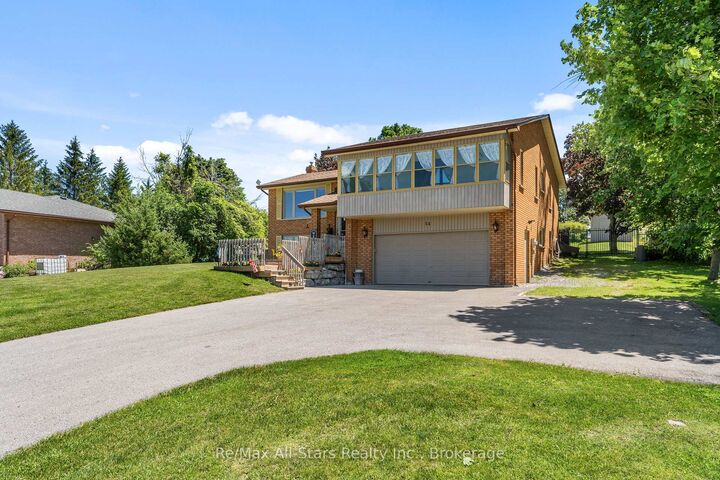Property Photo: 54 Bluewater Avenue ON K9V 0K6