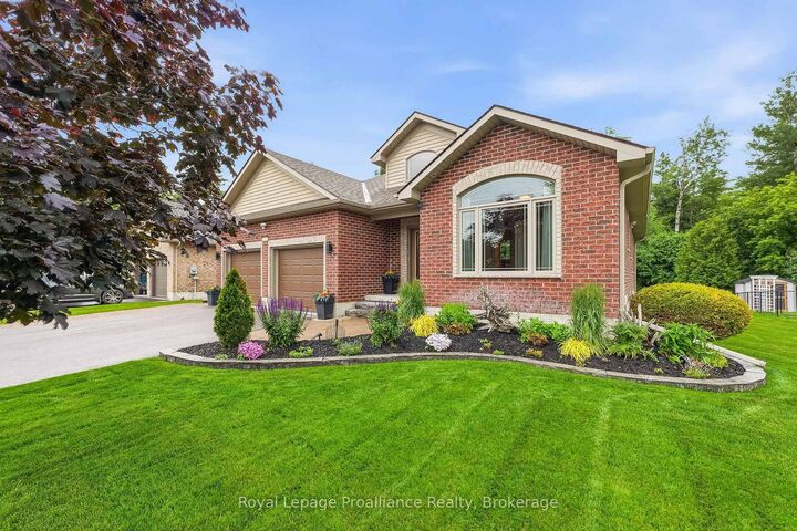 Property Photo:  13 Algonquin Avenue  ON K0K 1H0 