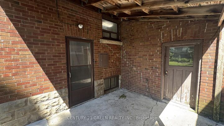 Property Photo: 102 Dalewood Avenue ON L8S 1Z2