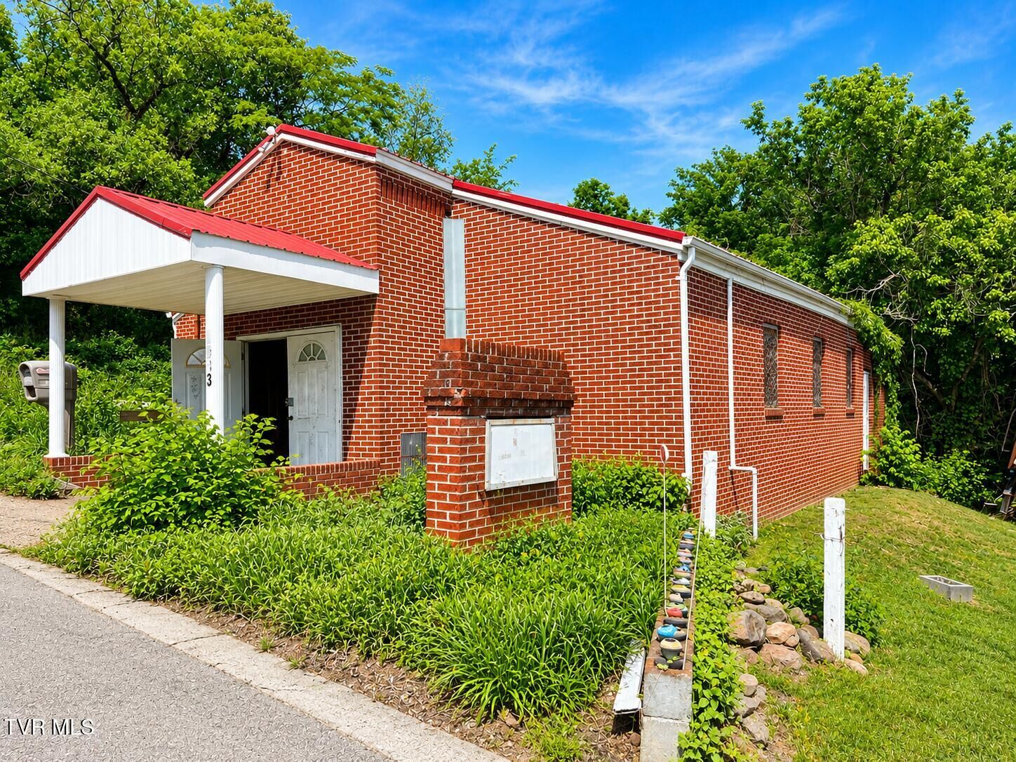 Property Photo: 1933/1910 Lowell Drive TN 37660