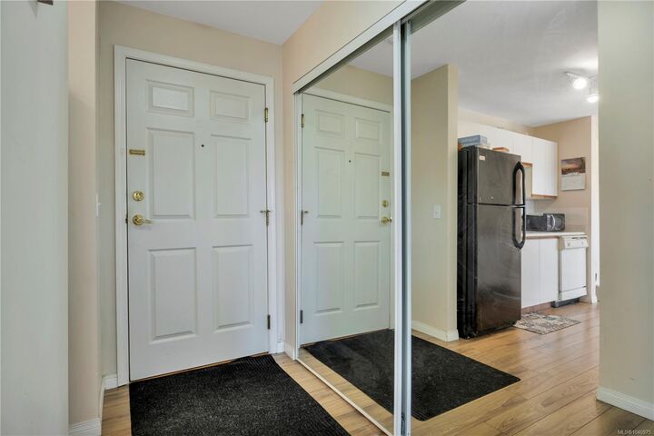 Property Photo: 1631 Dufferin Cres #302 BC V9S 5T4