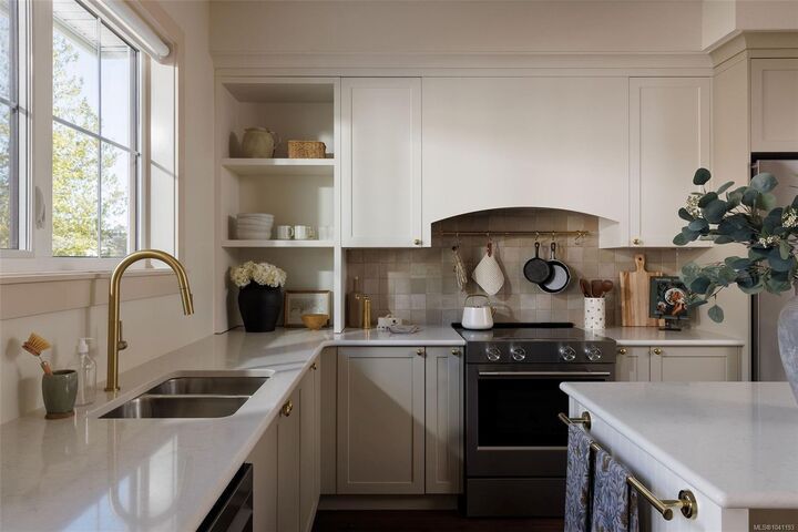 Property Photo: 3521 Greystone Close BC V9C 3X2