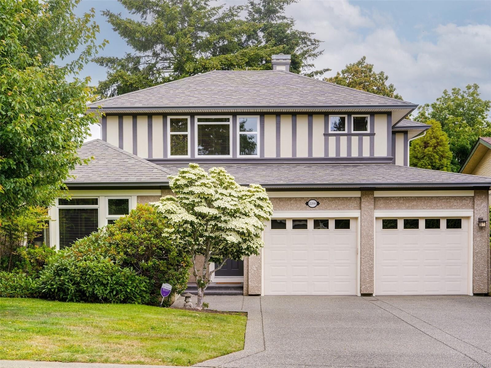 Property Photo: 2286 Hazelton Pl BC V8N 5C3
