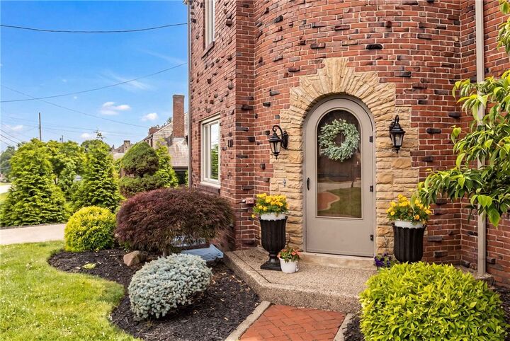 Property Photo:  130 Crestview Dr  PA 15236 