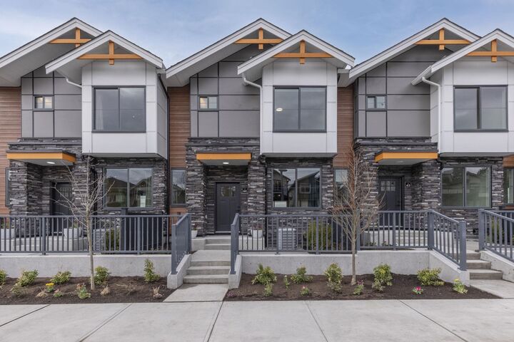 Property Photo: 6035 141 Street 16 BC V3X 2N2