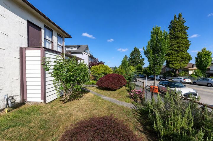 Property Photo: 2354 E 33rd Avenue BC V5R 2S3