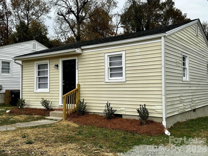 Property Photo:  208 S Lexington Drive  NC 27292 