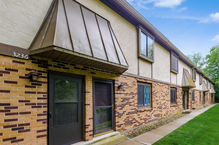 Property Photo:  3238 Summertime Court  OH 43221 