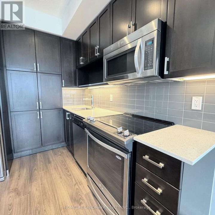 Property Photo:  18 Graydon Hall Drive 1110  ON M3A 0A4 