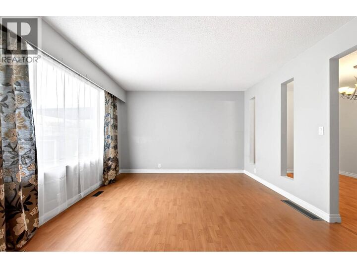 Property Photo: 800 Southill Street 59 BC V2B 5L8