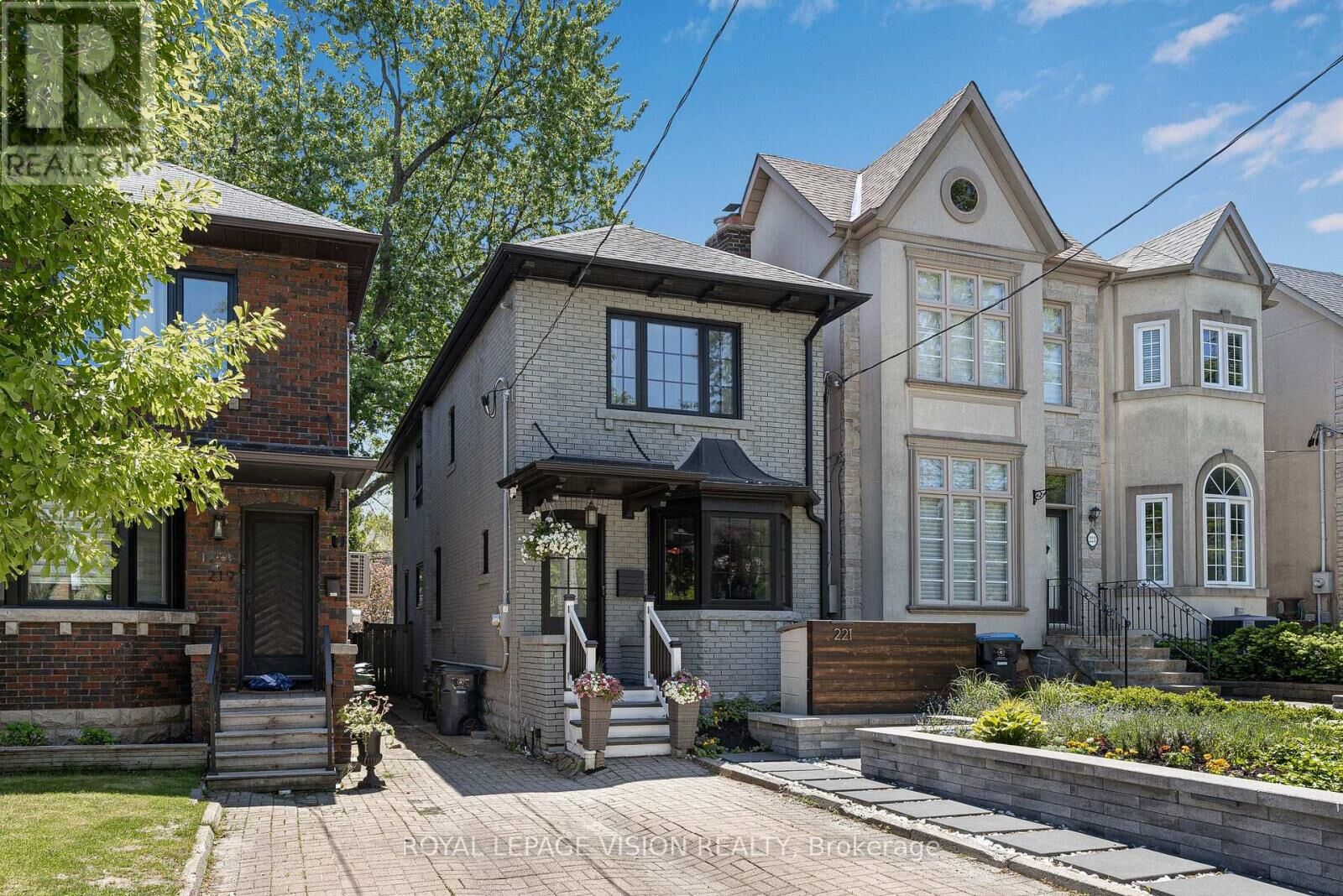 Property Photo:  221 Bedford Park Avenue  ON M5M 1J4 