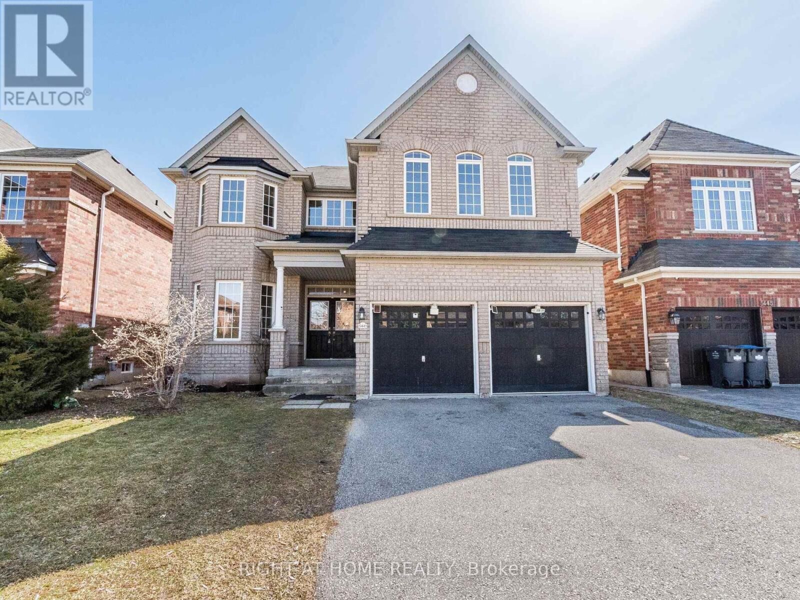 Property Photo:  5441 Valhalla Crescent  ON L5M 0K5 