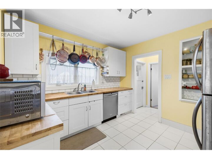 Property Photo:  549 Edmonton Avenue  BC V2A 2H1 