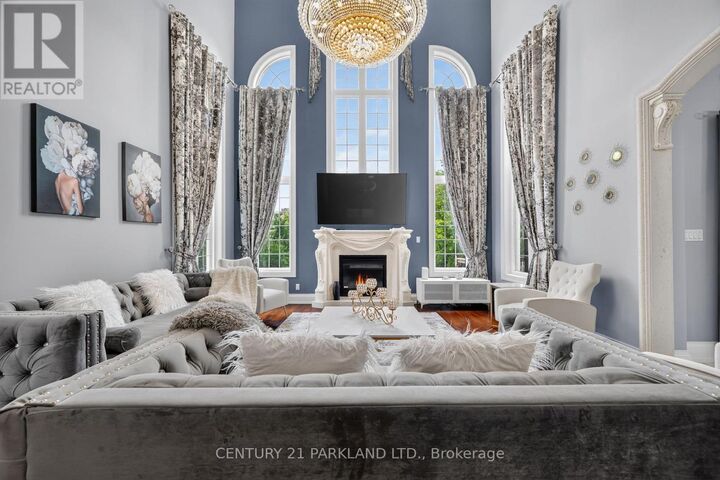 Property Photo:  101 Elgin Mills Road West  ON L4C 4M1 