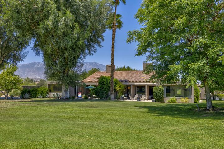 Property Photo:  552 Desert West Drive  CA 92270 