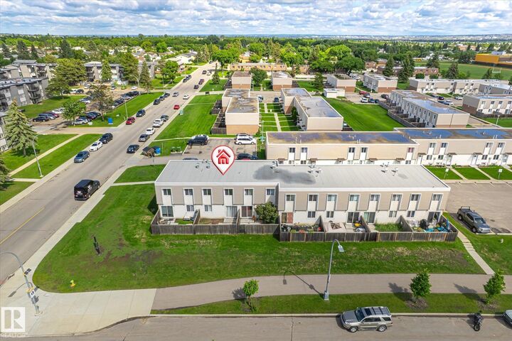 Property Photo:  186 Cornell Crest NW  AB T5C 3C3 