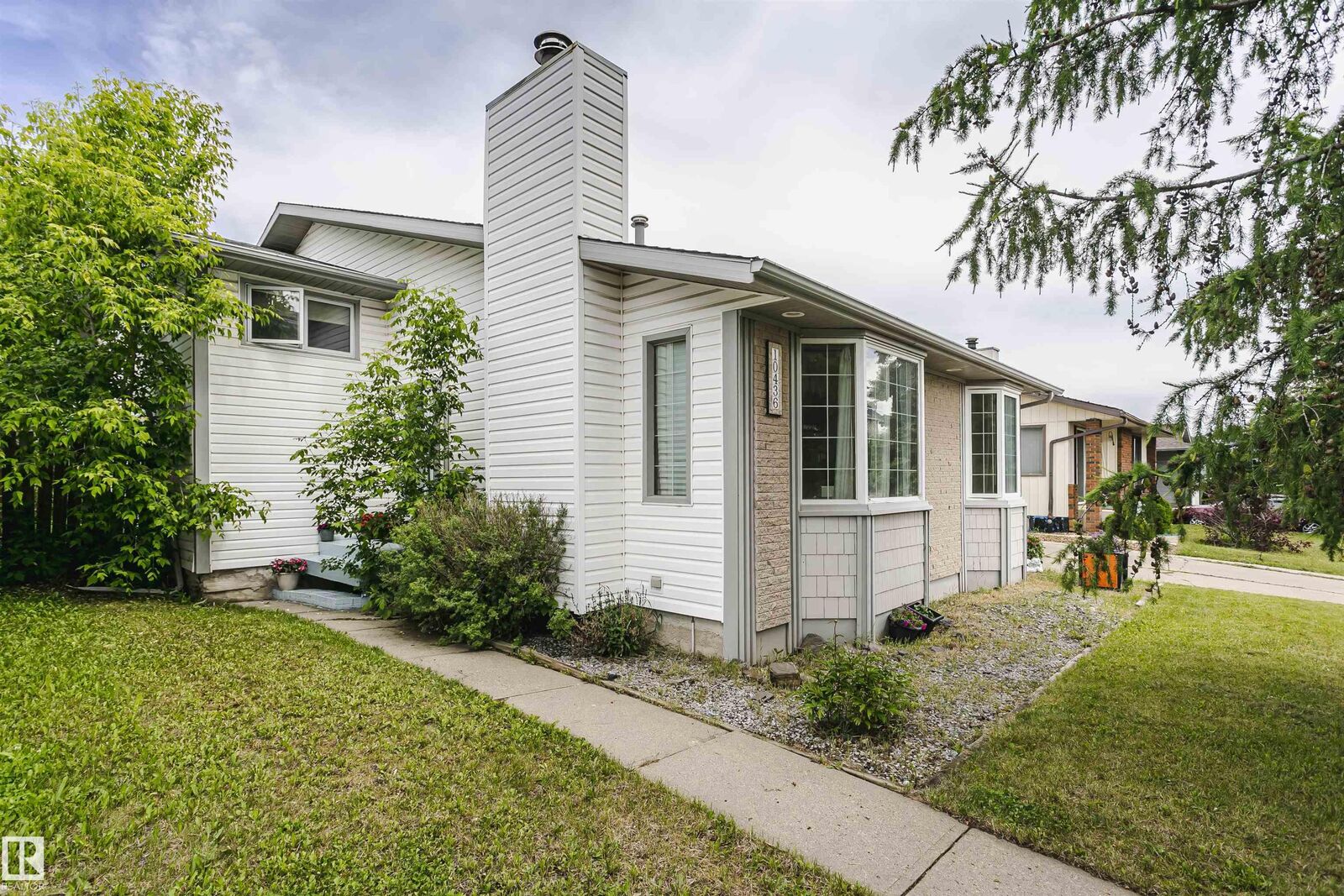 Property Photo:  10436 26 Avenue NW  AB T6J 4J9 