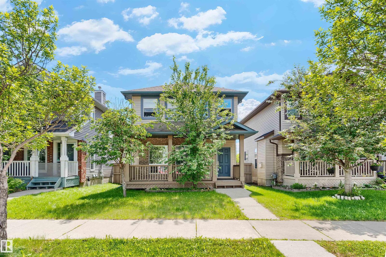 Photo de la propriété:  8774 Stein Lane NW  AB T6R 0L5 