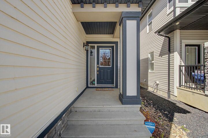 Photo de la propriété:  1220 Secord Landing Landing NW  AB T5T 4N3 
