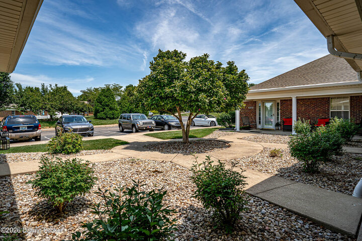 Property Photo:  8509 Applegate Village Dr  KY 40219 