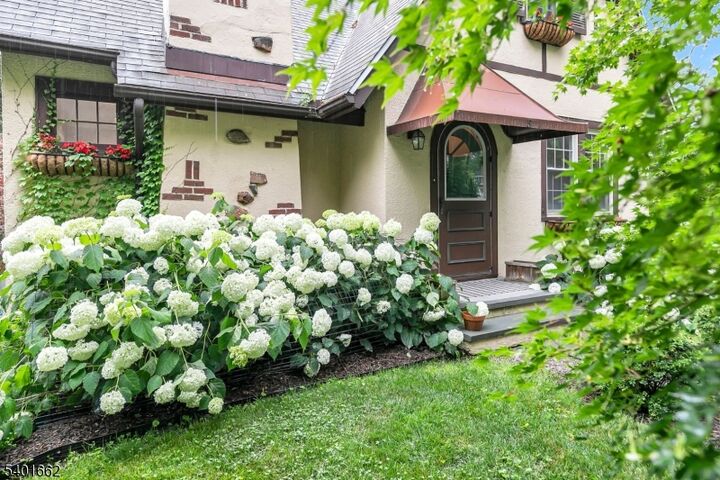 Property Photo:  5 Tysley St  NJ 07920 