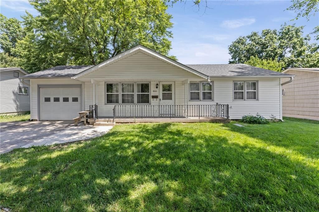 Property Photo:  8100 E 90th Terrace  MO 64138 