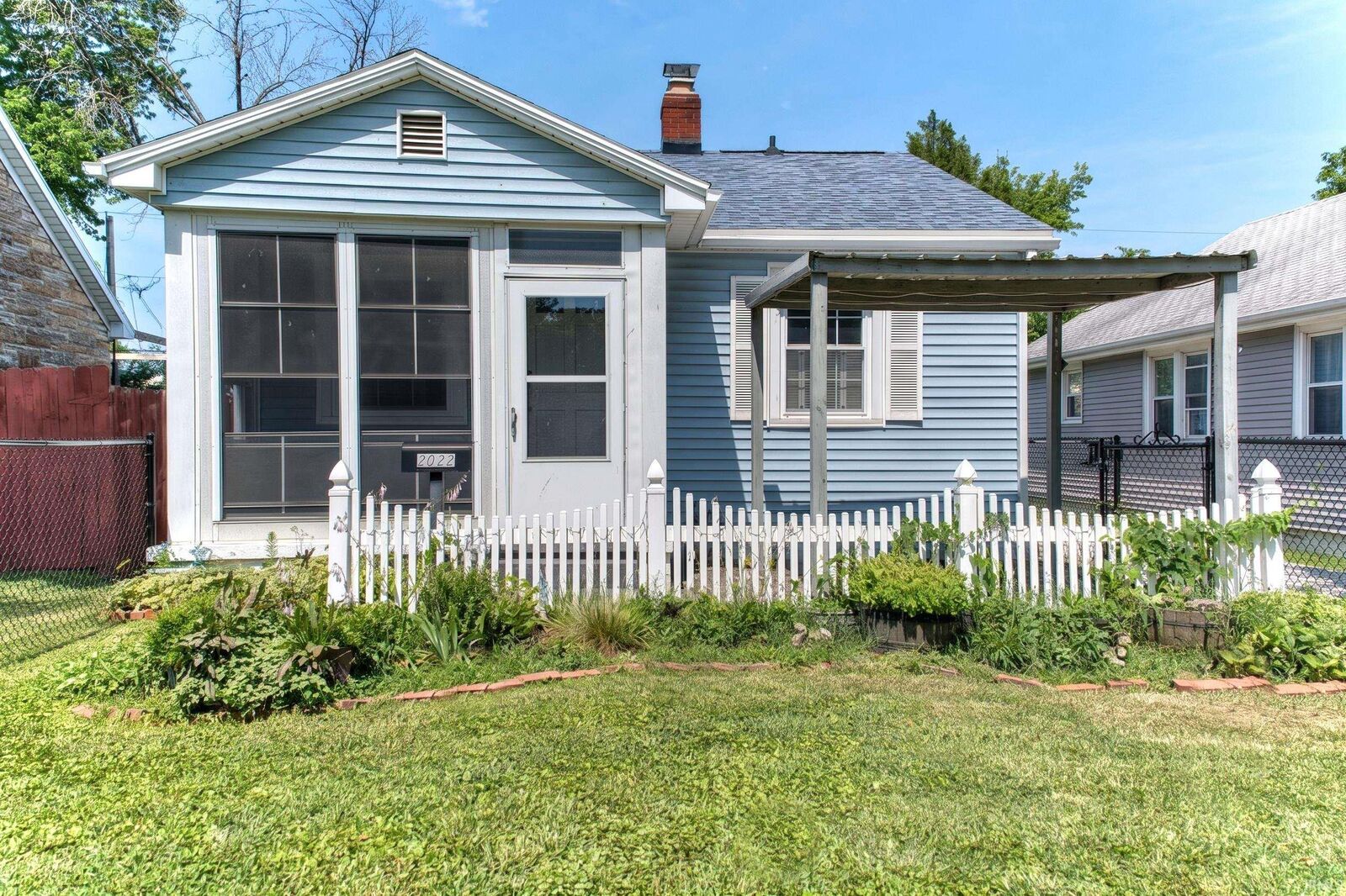 Property Photo:  2022 Harding Avenue  IN 47711 