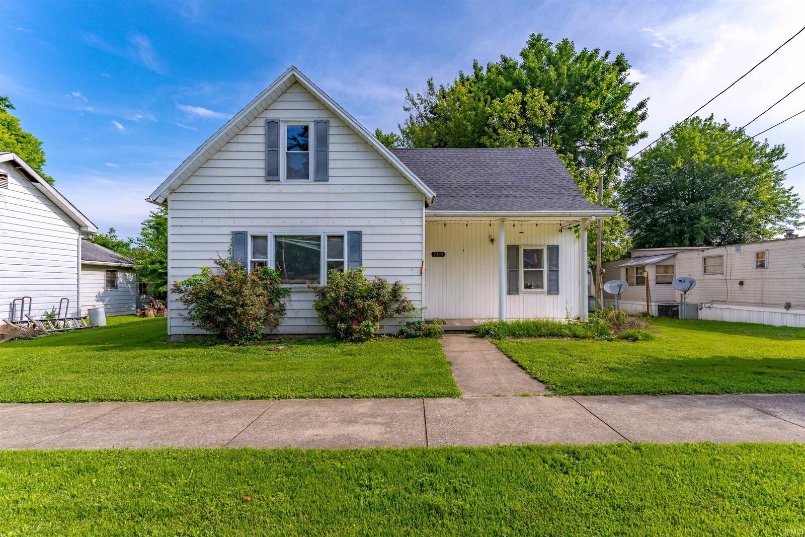 Property Photo:  709 Walnut Street  IN 47635 